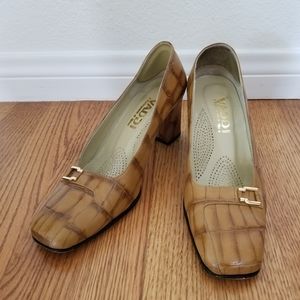 Vintage Vaddi pumps